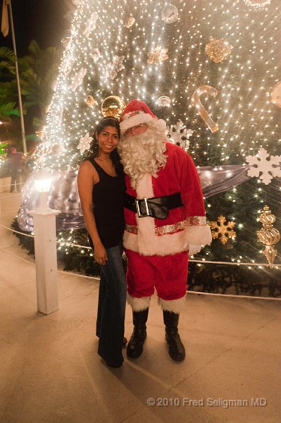 20101201_205949 D3.jpg - Santa seems to attract people of all ages
